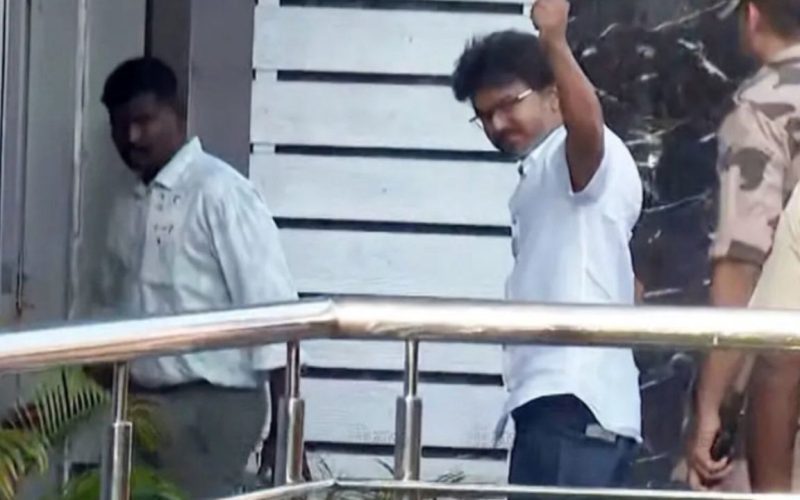 தமிழக வெற்றிக் கழக தலைவர் விஜய் 