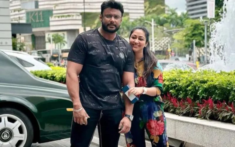 Vijayalakshmi Stands by Darshan