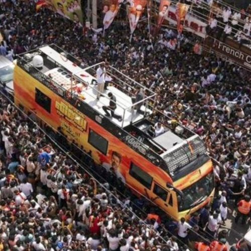 நடிகர் விஜய் பரப்புரை வாகனம்