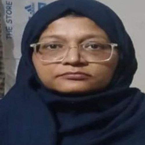 டெல்லி செங்கோட்டை கார் வெடிப்பு வழக்கில் கைது செய்யப்பட்டுள்ள  பெண் மருத்துவர் ஷாஹீன் ஷாஹீத்