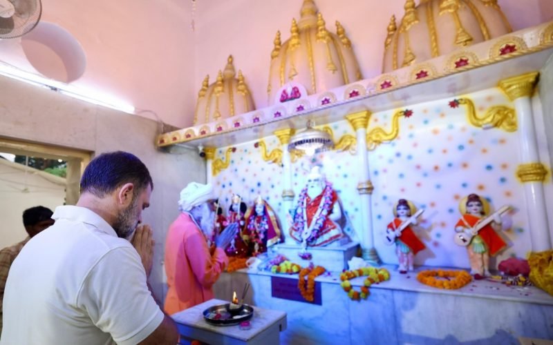Worship of Rahul Gandhi at Valmiki Temple in Delhi