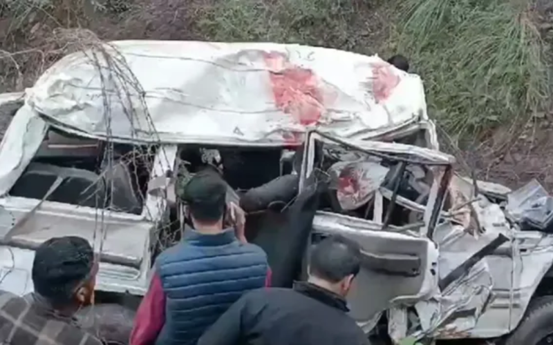 4 killed and 2 injured in jammu kashmir car accident