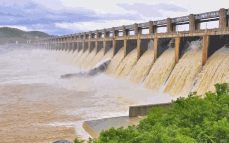 mettur dam water level reaches 92-ft