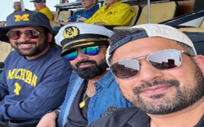 MS Dhoni Trip to USA with Friends
