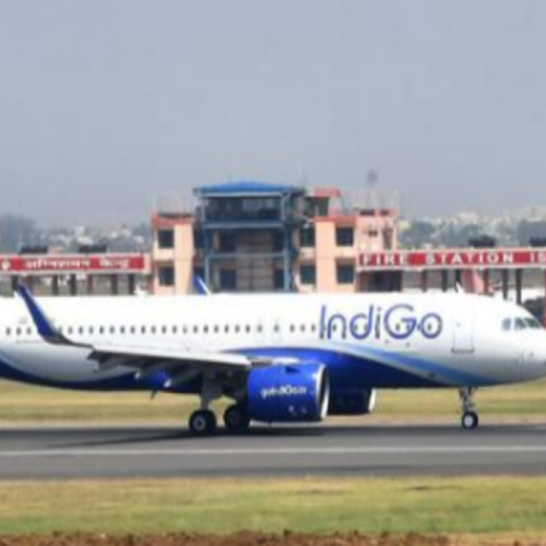 விமானத்தில் எமர்ஜென்சி கதவை திறந்த பயணி