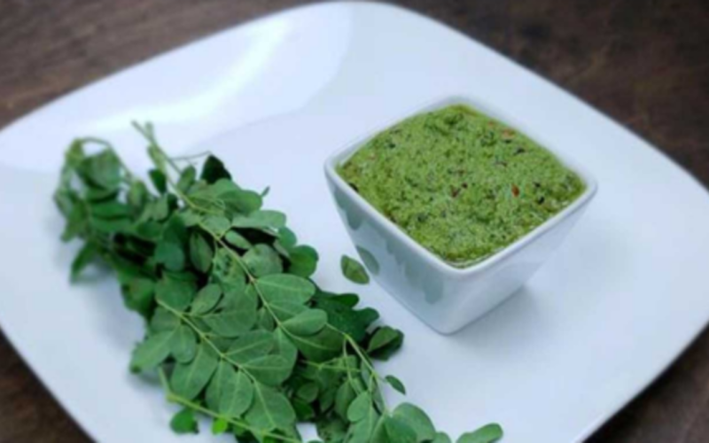 how to make murungaikeerai thuvaiyal