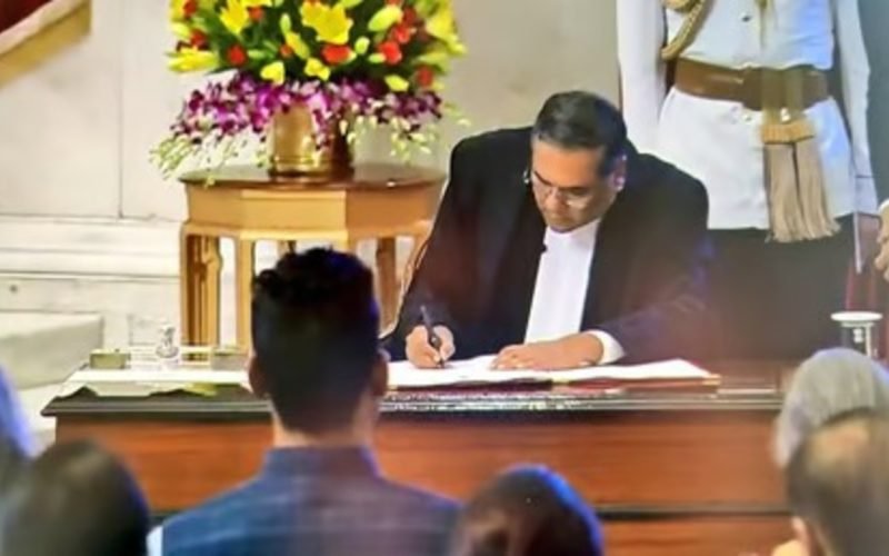 உச்சநீதிமன்ற தலைமை நீதிபதியாக சஞ்சீவ் கன்னா பதவியேற்பு