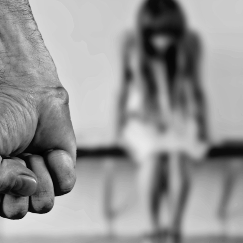 கள்ளக் காதலி மகனுக்கு தொல்லை கொடுத்தவர் கைது